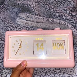 Pink alarm clock where batteries